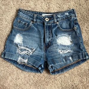 Bullhead mom shorts